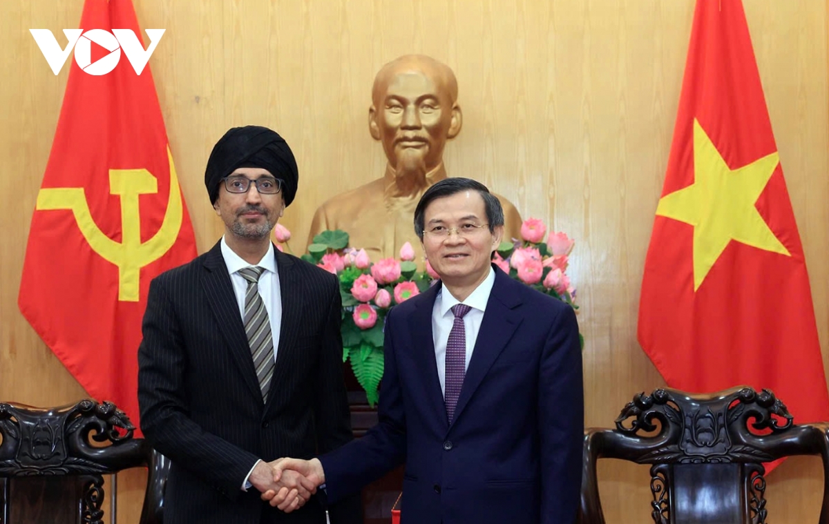 Vietnam and Singapore boost cooperation in strategic-level leadership training